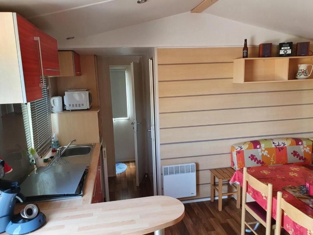 Mobil Home Avec Spacieuse Terrasse A Meschers Proche De Royan Bagian luar foto