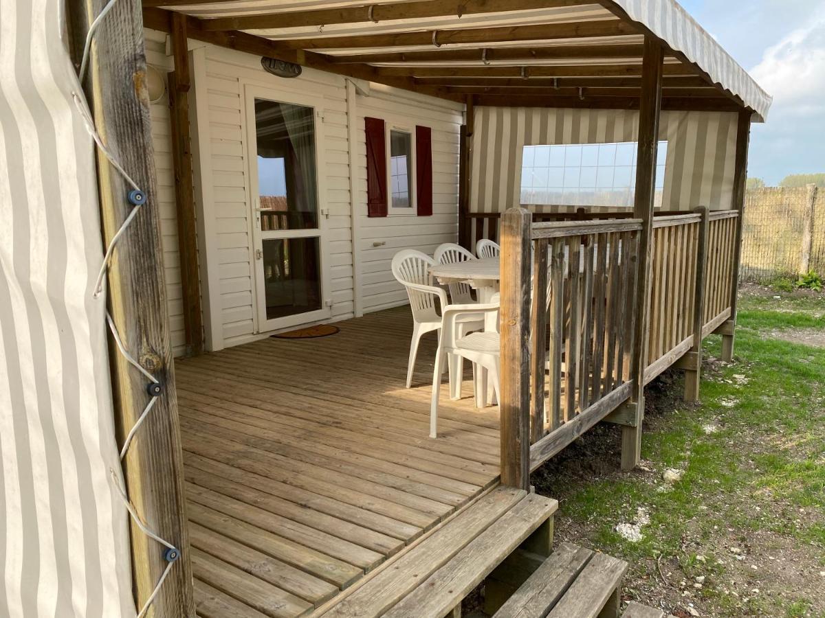 Mobil Home Avec Spacieuse Terrasse A Meschers Proche De Royan Bagian luar foto